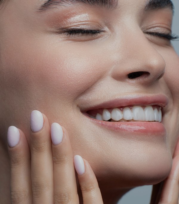 Smiling woman showing white teeth